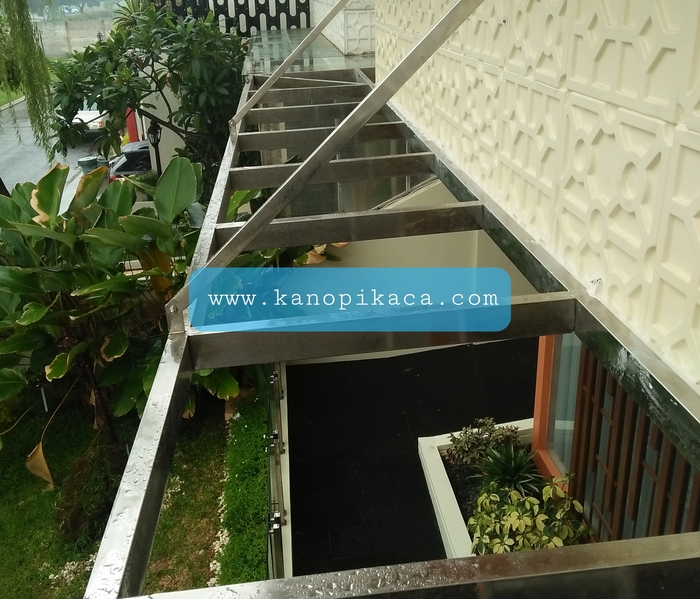 Kanopi Kaca Stainless - Elegan, Anti Karat, dan Tahan Lama Kanopi Kaca Stainless - Elegan, Anti Karat, dan Tahan Lama