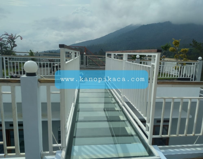 Lantai Kaca Tempered Laminated: Solusi Aman & Mewah untuk Hunian dan Bangunan Modern Lantai Kaca Tempered Laminated: Solusi Aman & Mewah untuk Hunian dan Bangunan Modern