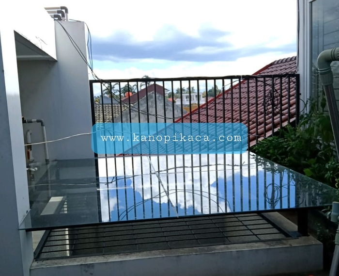 Void Kaca Rumah Bertingkat: Lebih Terang, Aman & Tampak Mewah Void Kaca Rumah Bertingkat: Lebih Terang, Aman & Tampak Mewah